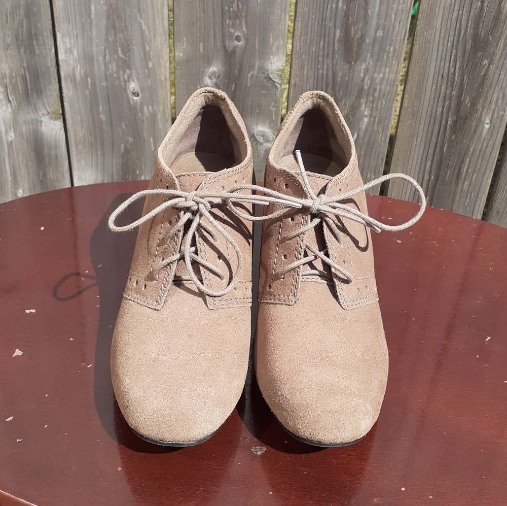 ❤SALE❤ Clark's Sapphire Chloe Lace-Up Booties